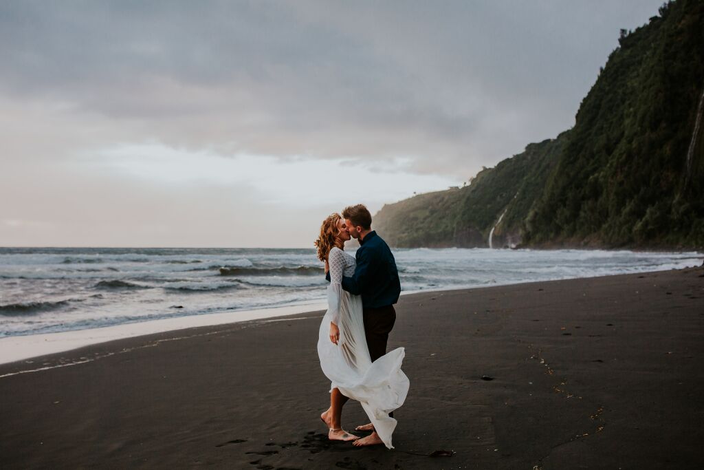 The Ultimate Guide in Choosing Where To Elope in Hawaii
