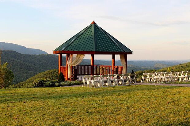 The Lodge at Brothers Cove Resort, a Tennessee small wedding venue